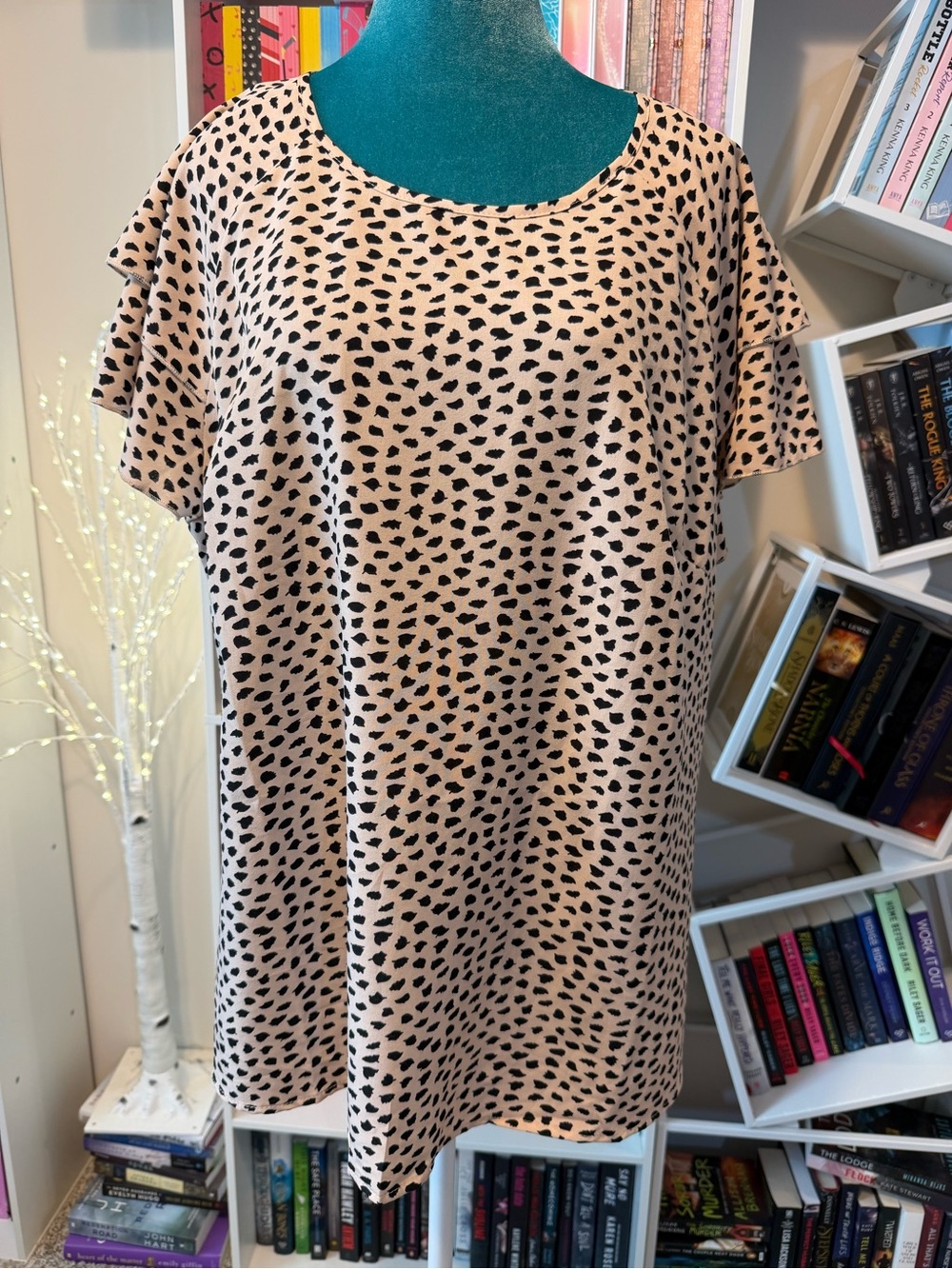 SHEIN Curve Beige & Black Leopard Print Flutter Sleeve Top